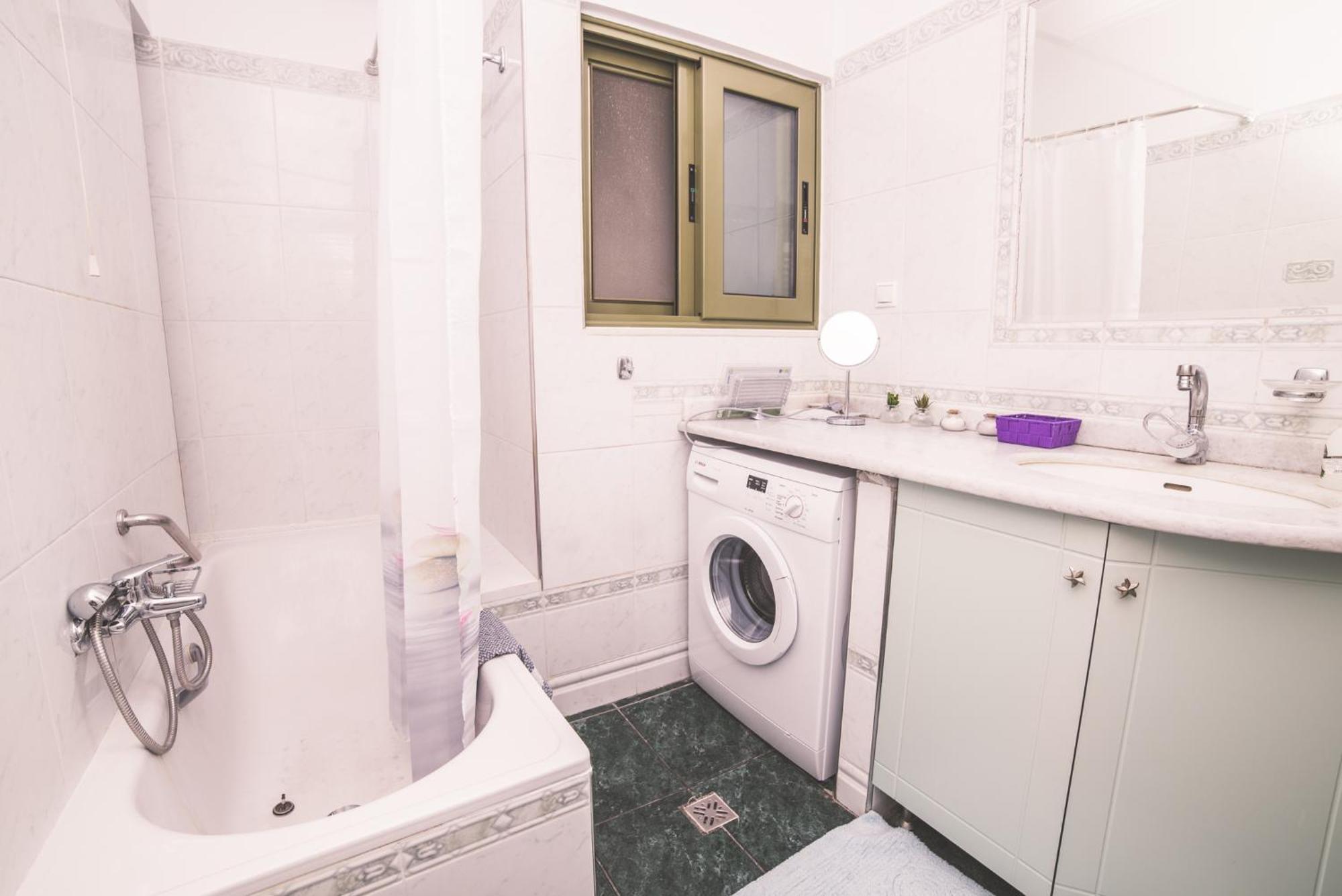 Lazarus 2Bd Apartment In The Center Патра Екстериор снимка