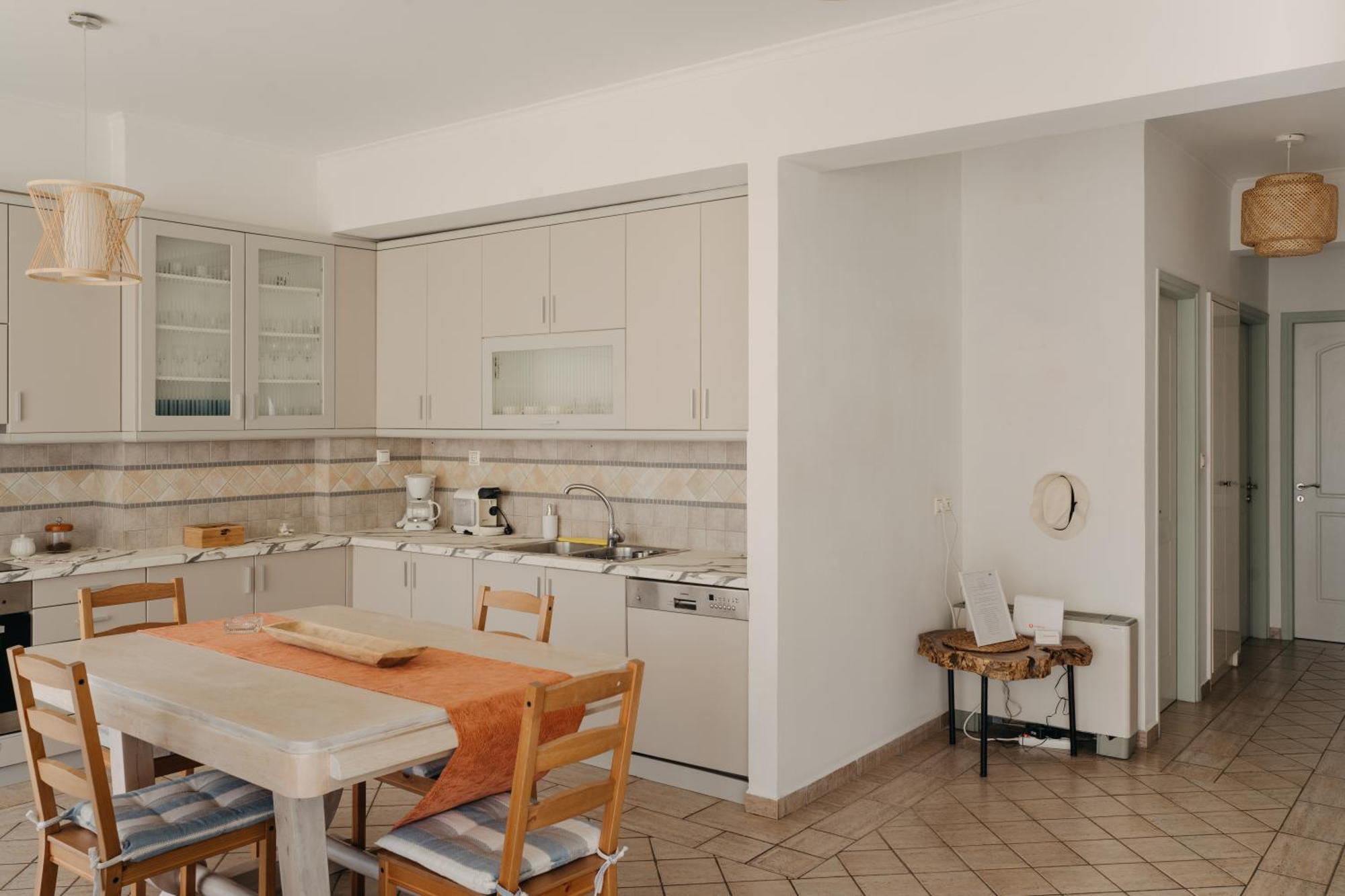 Lazarus 2Bd Apartment In The Center Патра Екстериор снимка