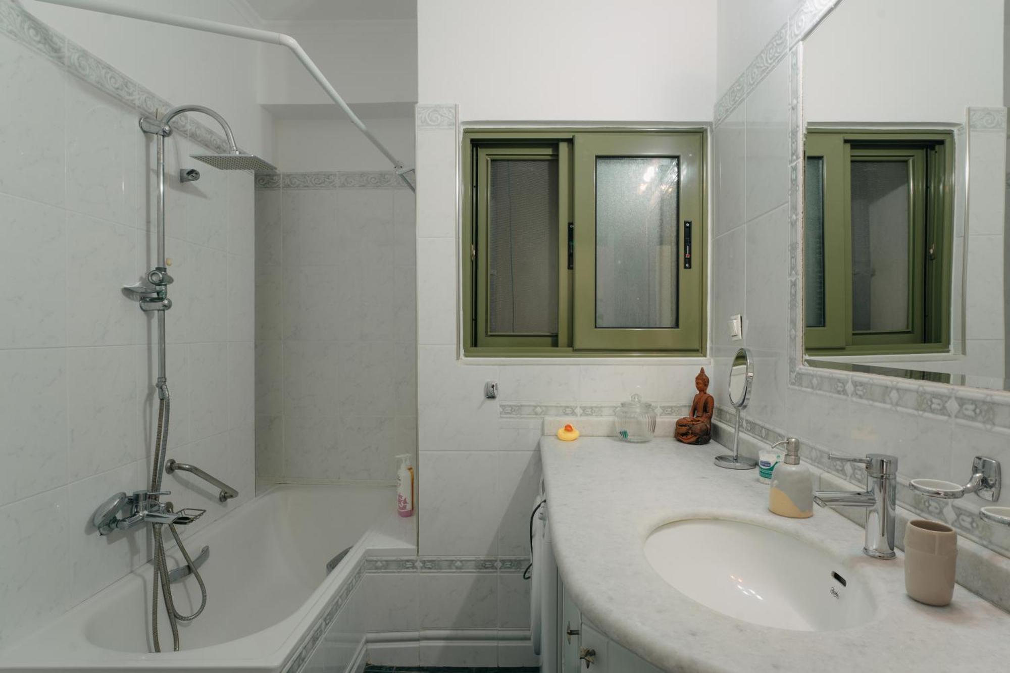 Lazarus 2Bd Apartment In The Center Патра Екстериор снимка